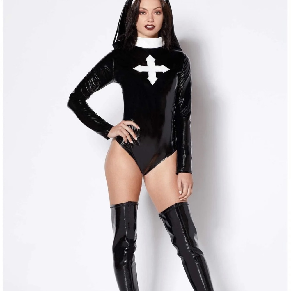 Nun costume